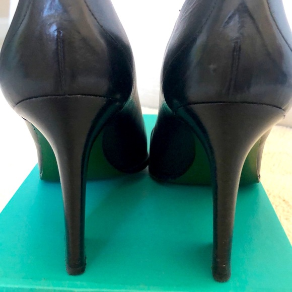 Donald J Pliner Italian leather chelsea boots with pointy toes. - Picture 2 of 9